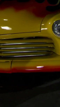 Stunning Beauty Gets Fucked on the Car