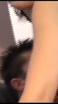 Ateşli esmer kız arkadaşının büyük yarağını seviyor ve sikilmeden önce emmeyi seviyor