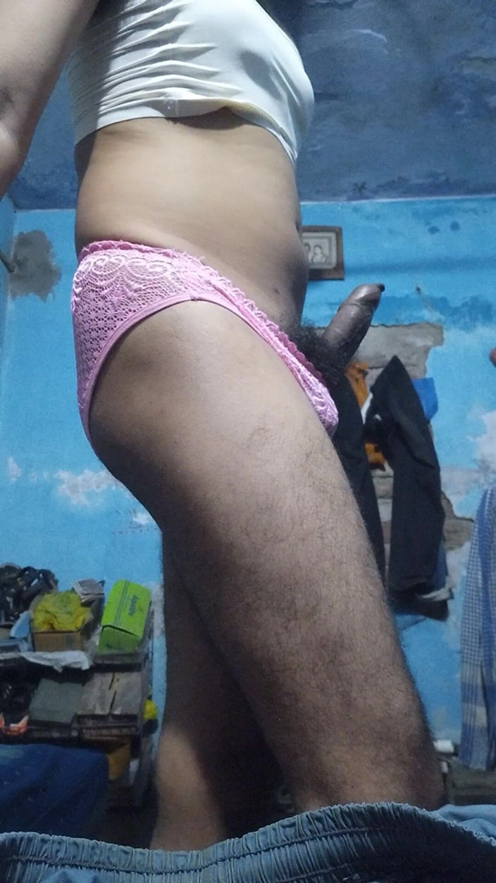 Lustyizlife: Mladý indický Sissy Femboy v podprsence a kalhotkách jeho nevlastní...