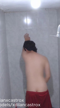 체육관 화장실에 갔는데 호기심 많은 이성애자가 들어와서 결국 내 질내 사정 엉덩이를 박았습니다