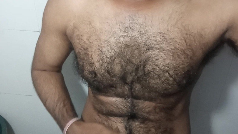 Fun With Me: Aku melucuti kontol hitamku dari celana dalamku dan bergetar dengan...