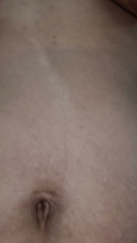 집에서 혼자 있는 동안 남친과 섹스하고 싶어하는 겸둥이 여친