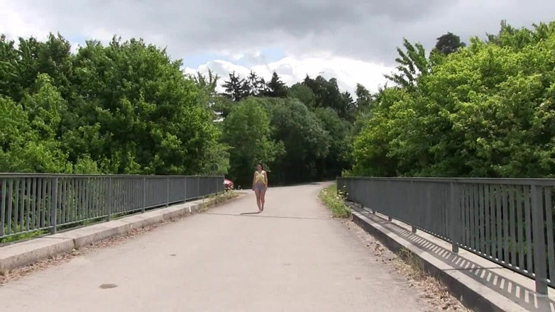 Yvette xtreme: Outdoor Flashing with Yvette Costeau