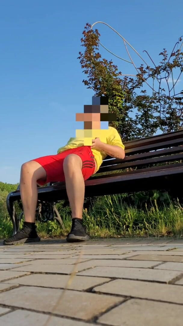 Wanker forever: Masturbación arriesgada caliente en el parque