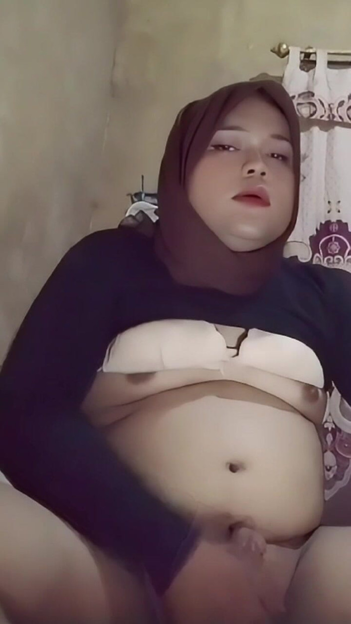 Ivvy Crossdresser: Ivvy는 침실에서 매우 열정적입니다.