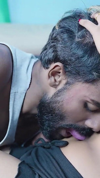 Adik tiri desi India panas dan seksi mahukan abang tirinya zakar besar untuk kongkek sebenar