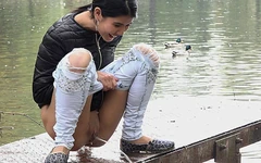 Fuori dal getto di Got2Pee dove le ragazze vengono a pisciare