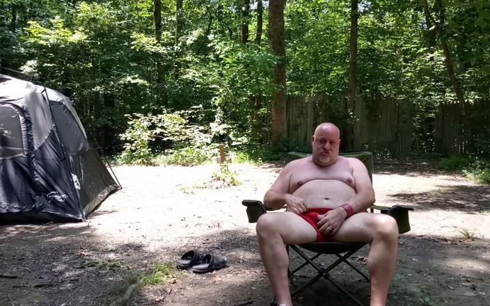 beardaddychub: 抓住！大黑抓住熊在树林里撸管并观看接下来会发生什么！！