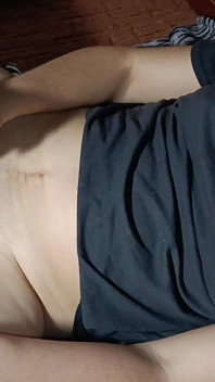 Koreanische MILF allein mit einem dildo