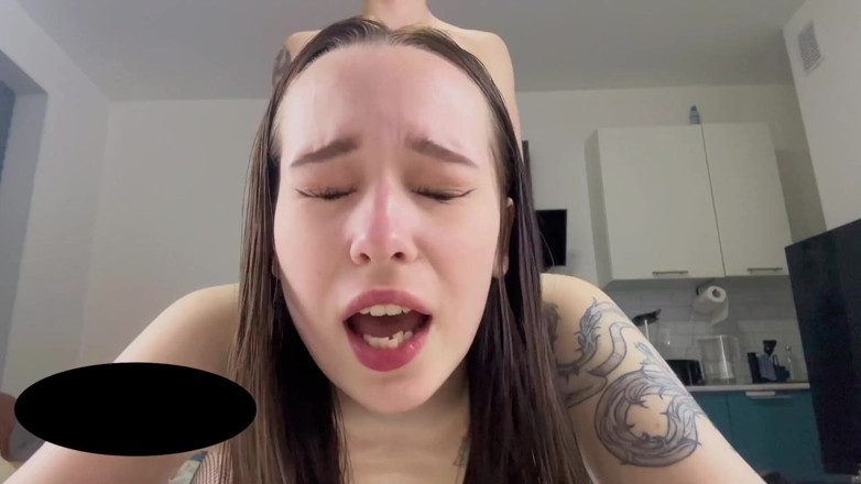 HannahKim: 我的继妹恳求她达到高潮