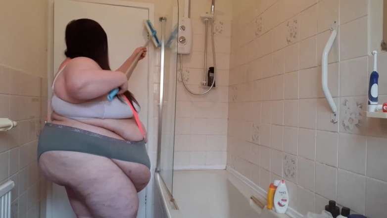 SSBBWLadyBrads: BBW SSBBW house chores in suspenders &amp; thong