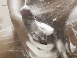 Hacker Boy: L'arrapante ragazzo indiano con un grosso cazzo nero vuole scopare...