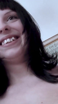 Chica Joven Amateur Con Labios Grandes