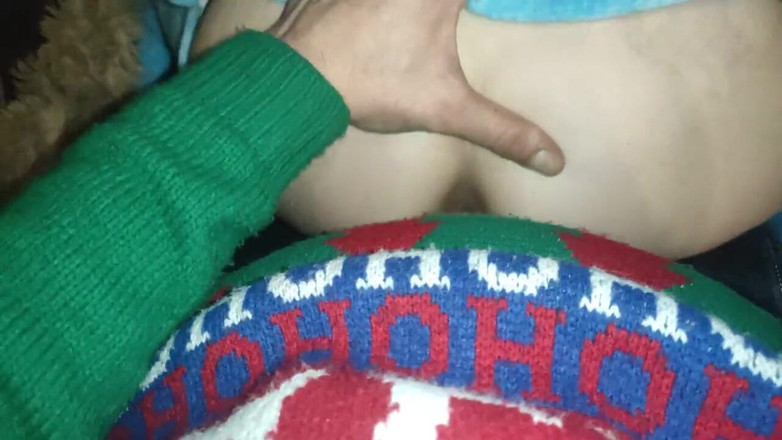 Taboo Room: Kleine prinses in eenhoornpyjama zuigt pik!