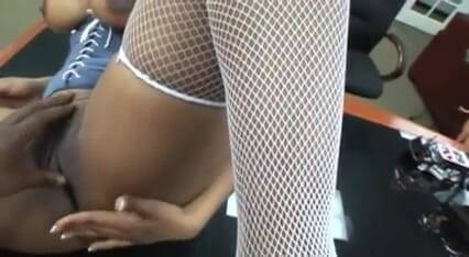 Miami Reality: Matură sexy negresă cu țâțe mari este futută de o pulă...