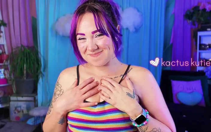 Kactus kutie: Pee Countdown and Cleavage Tease