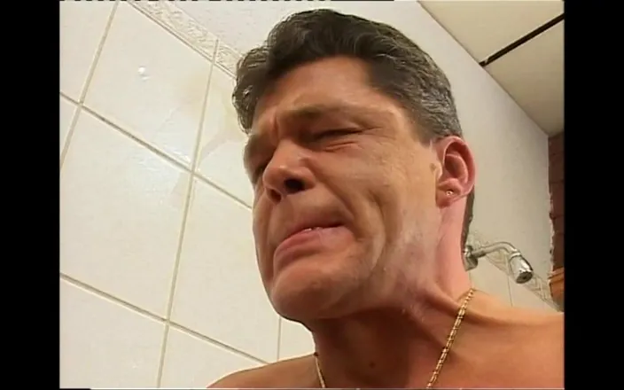 Bizzarre X: The Pleasure of Piss 01