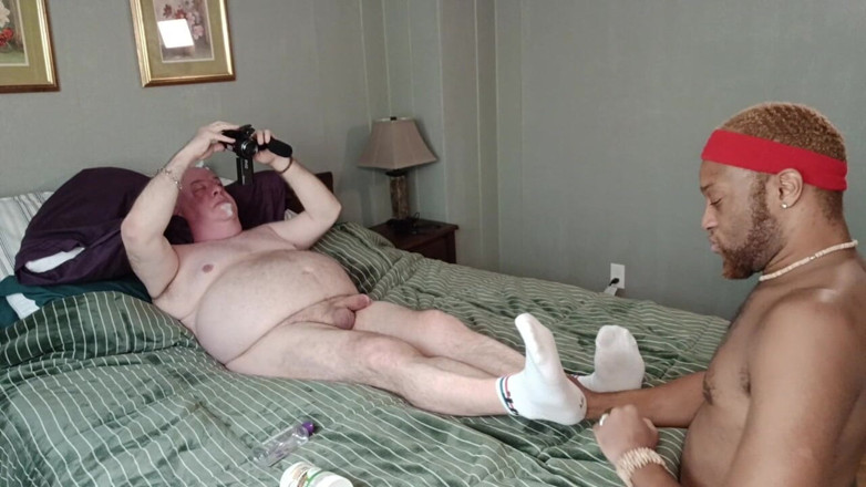 beardaddychub: Kennie Jai Worships Beardaddychubs Feet