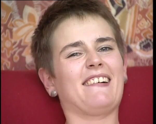 YOUR FIRST PORN: Junge Und Sehr Schuchterne JOE în Softclip Tânăr și foarte timid JOE în...