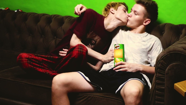 HotDogs studio: Pringles potatoes or cock