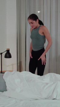 Hospodyně pomáhá pronajímateli relaxovat
