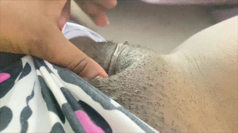 olivercastelistar: Meia-irmã quando ela está sozinha em casa ela se masturba...