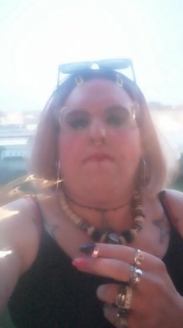 Stefanie Laveire: La trans bionda stefanie fuma 2