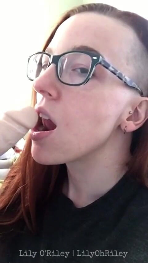 Lily O'Riley: La rossa nerd in occhiali dildo pompino e scopata di...