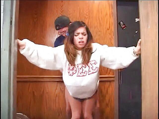 Fuck me Hard: Morena precisa de um pau duro enorme