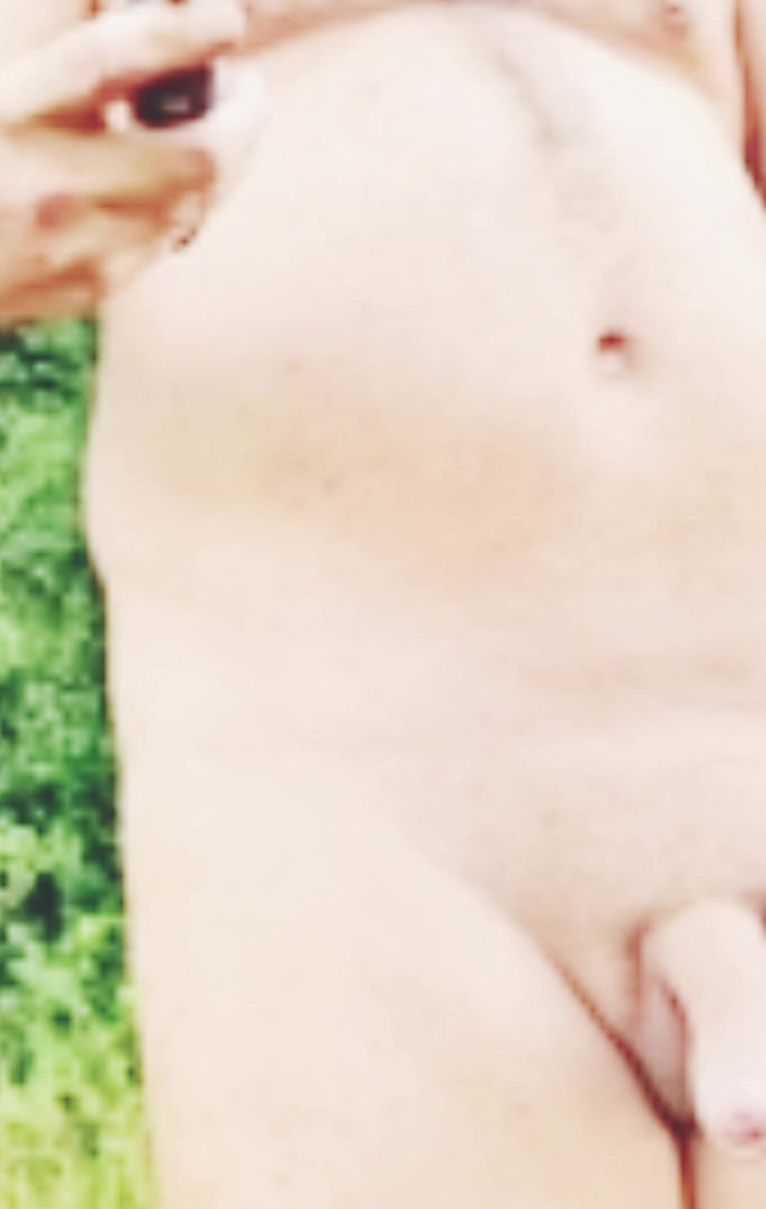 MaleModel: Naked Selfie Walk