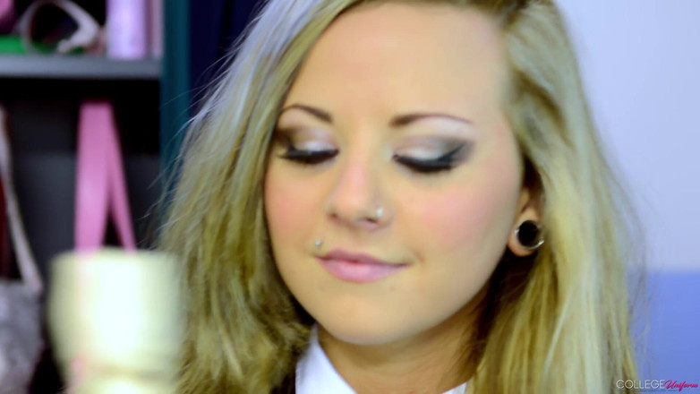 College Uniform: Спокуса в роздягальні за участю Тамсін К