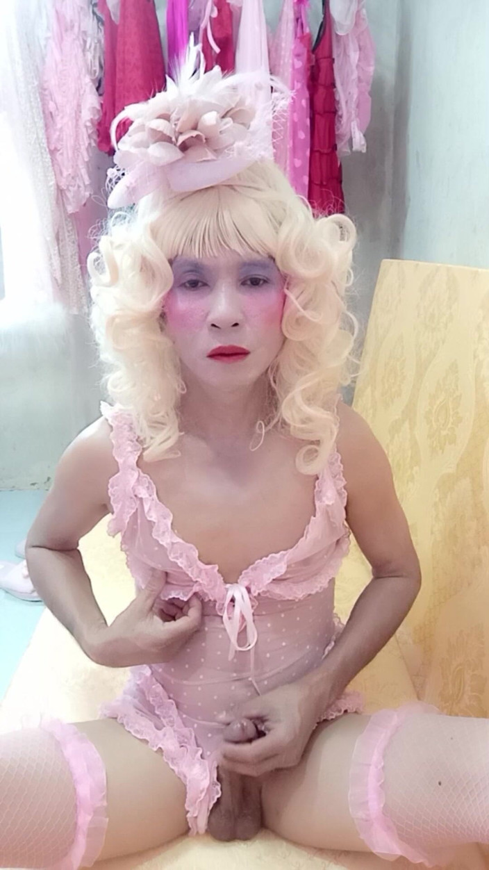 nguyen dang thien tri: Oanh Le Transsexual purtând haine porno sexy care se joacă...