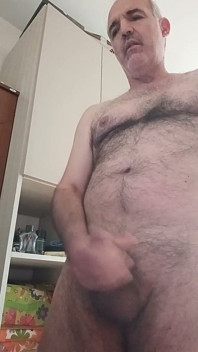 Uma massagem antiestresse no meu pênis com a liberação final do meu gozo fresco e quente!