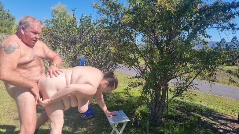 WeAreFukBunnies: เมียประสาท, อมควยข้างถนนเสี่ยงภัย