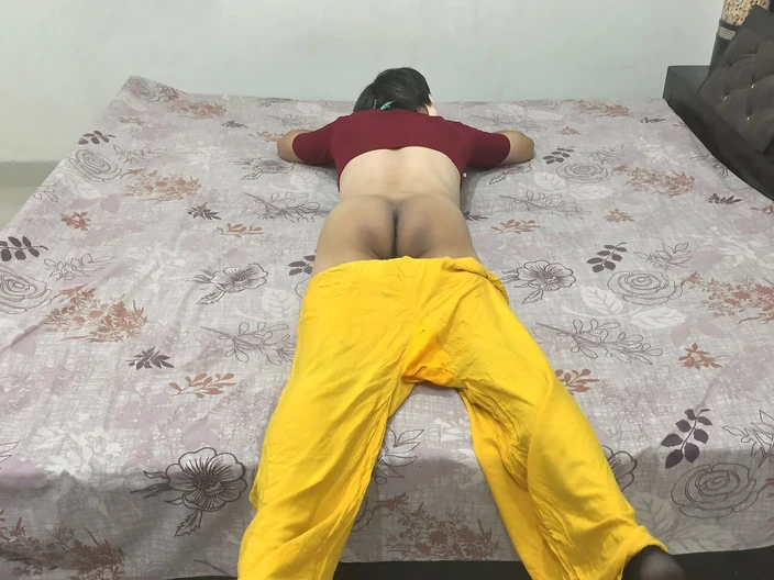 Sissy Sheenu: Lelaki pondan bermain dengan dirinya sendiri, menjolok duburnya dan memancut...