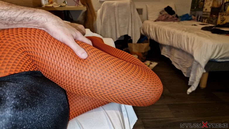 Nylon Xtreme: POV, Elena Clark Orange se fait baiser en collants