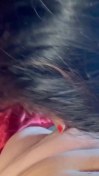 Pinay MILF ohýbání u postele do creampie louže - Lexxi Wett