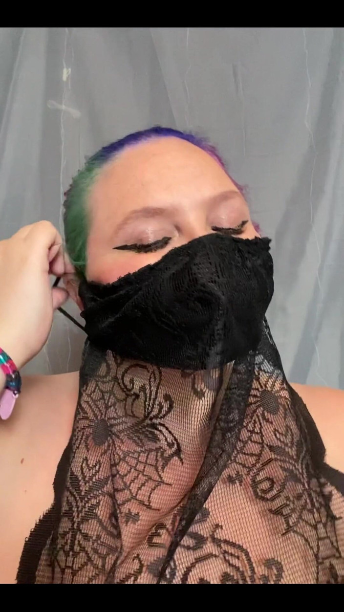 Sara Star: Burleska maska