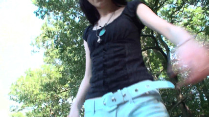 Foot Girls: Human trampling mat for picnic