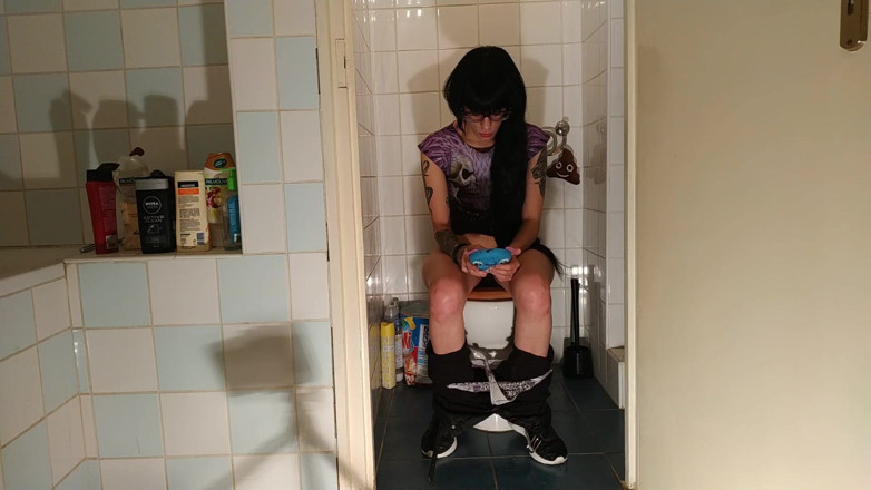 Beth Kinky: Pee and brown bear