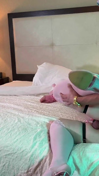 Süper seksi kadın kılıklıyı sikiyor - derleme 5