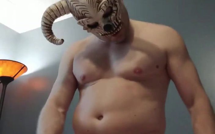 Bald Daddy: Balddaddy demon, Lovense Max 2 को अपनी काली वीर्य वाली रंडी के बारे में कराहते हुए वीर्य से भरता है, गांड में गांड चुदाई प्लग के साथ