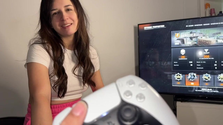 Sweetfantasy131: Meine stiefschwester kommt in mein bett, während ich spiele und...