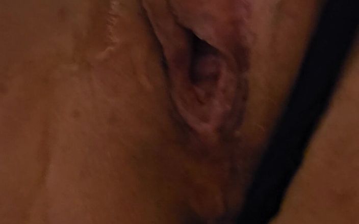 Big clit cutie: Juicy Pussy Throbbing and Squirting