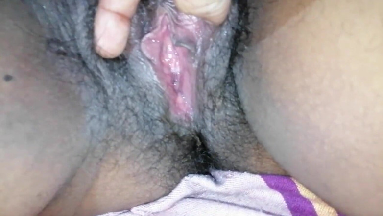 Sweety In Bed: Memek sempit saudara tiri istri indiaku yang super hot 18+