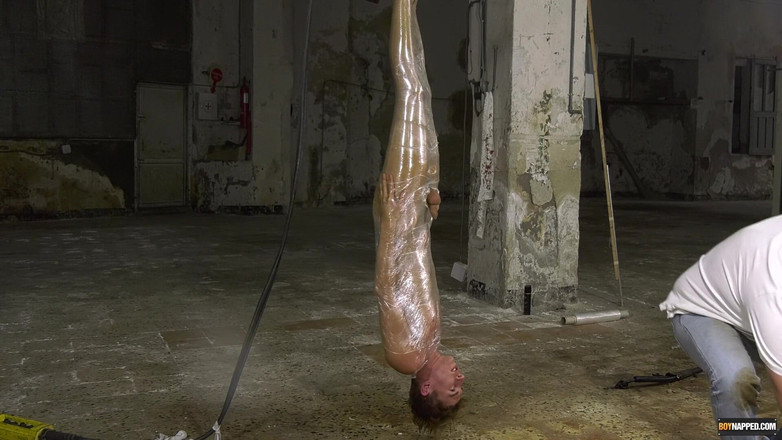 BoyNapped: Hangend als een stuk vlees