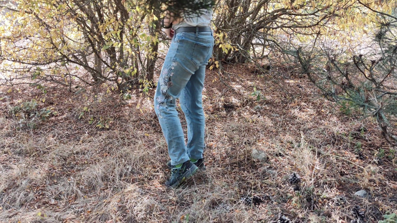 Miodelka: Very Risky Pissing Compilation in the Forest