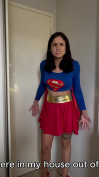 Supergirl Mesmerized - penguasaan kepada ketaatan