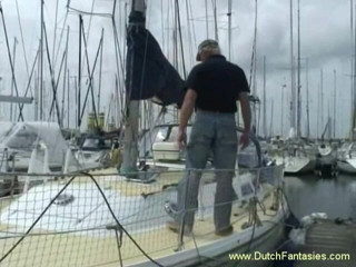 Dutch Fantasies: Peituda milf recebe foda anal no barco