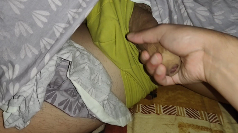 MartyBrady: Un twink excitat masturbează pula tatălui său vitreg sexy